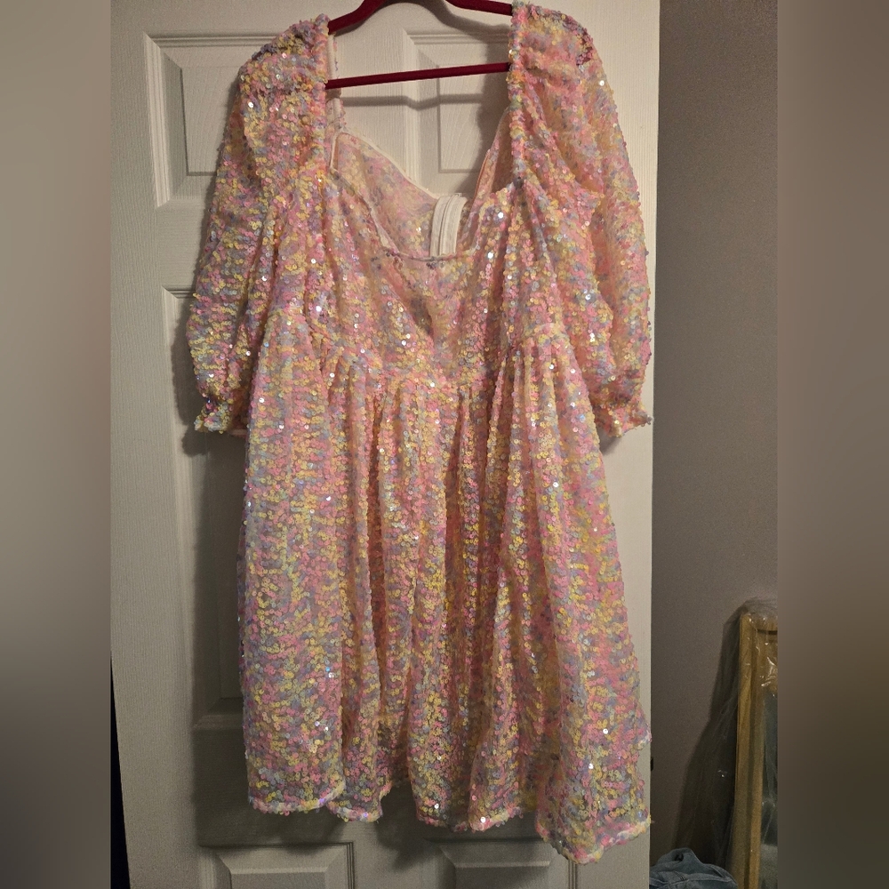 5xl SELKIE Sequin rainbow Puff